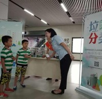 武漢地鐵全面推廣垃圾分類(lèi)，垃圾桶標(biāo)志已更換完畢