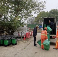 馬池墩社區(qū)更換分類垃圾桶，助力文明城市創(chuàng)建