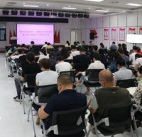 黨建引領(lǐng)新時(shí)尚，垃圾分類(lèi)齊參與